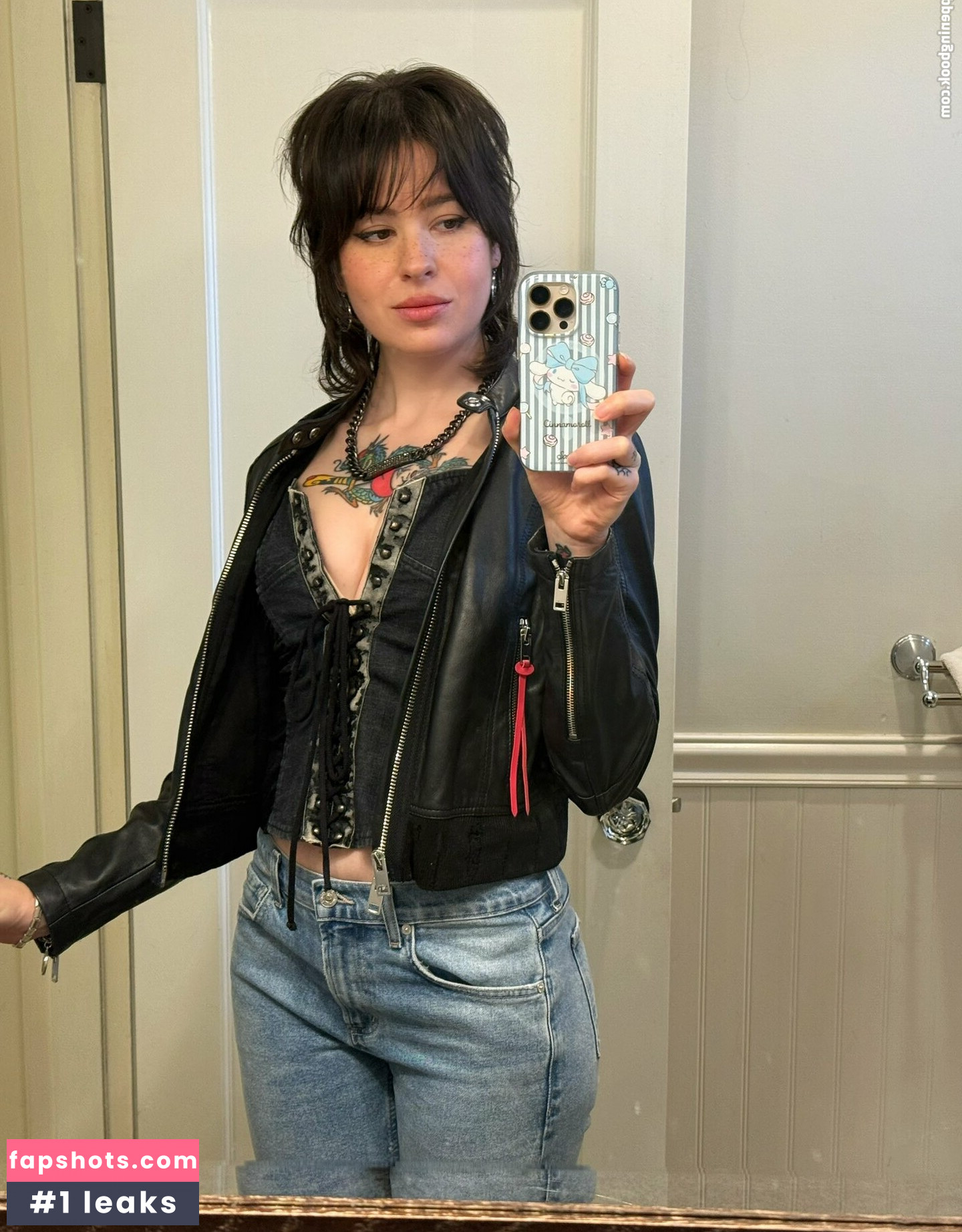 Anisa Jomha gallery photo #26