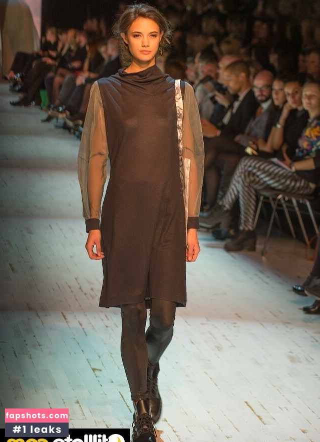 Anja Leuenberger gallery photo #21