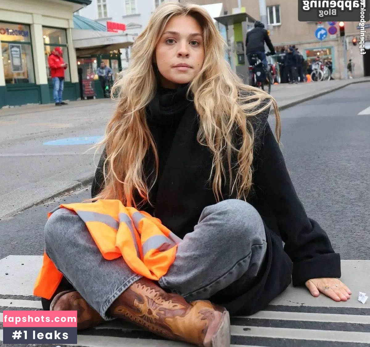 Anja Windl nude babe gallery