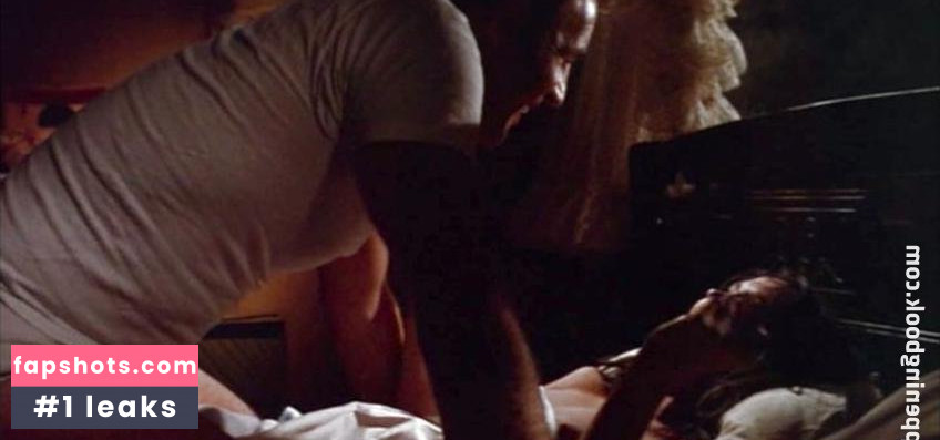 Anjanette Comer gallery photo #2