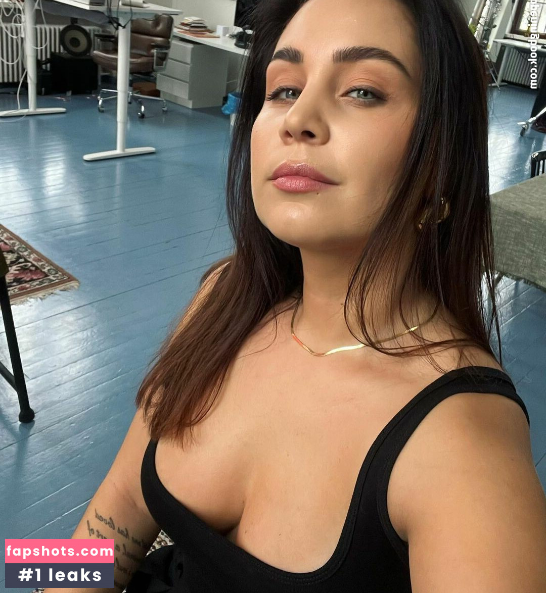 Anna Abreu gallery photo #21