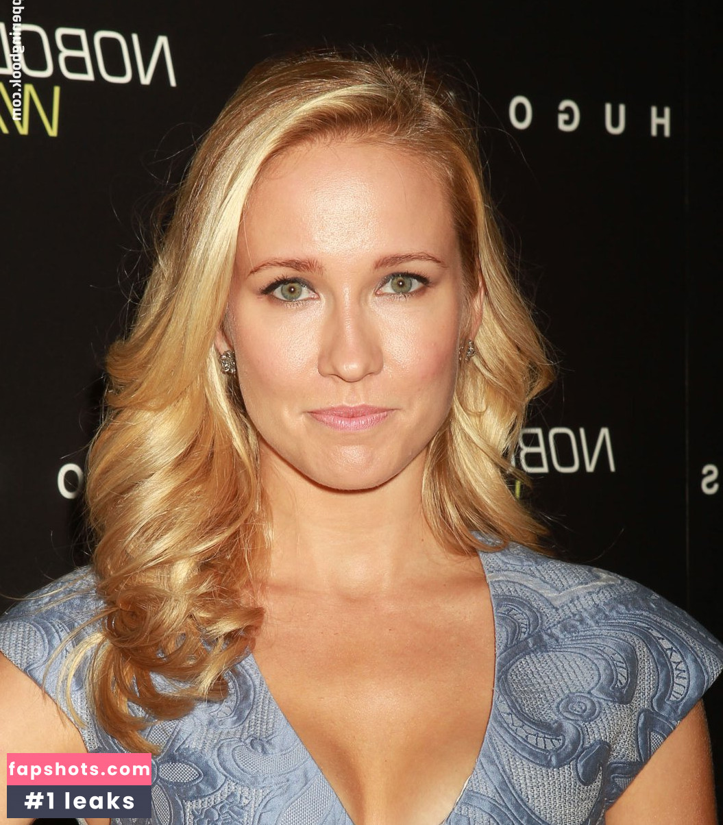 Anna Camp gallery photo #119