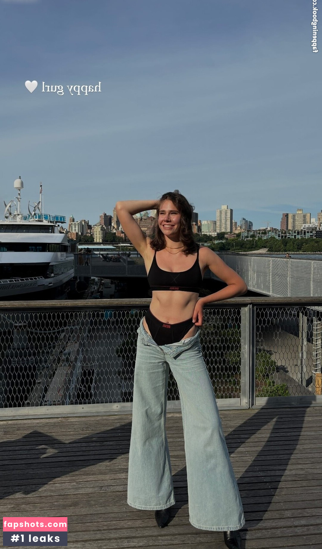 Anna Corinna Samek gallery photo #7