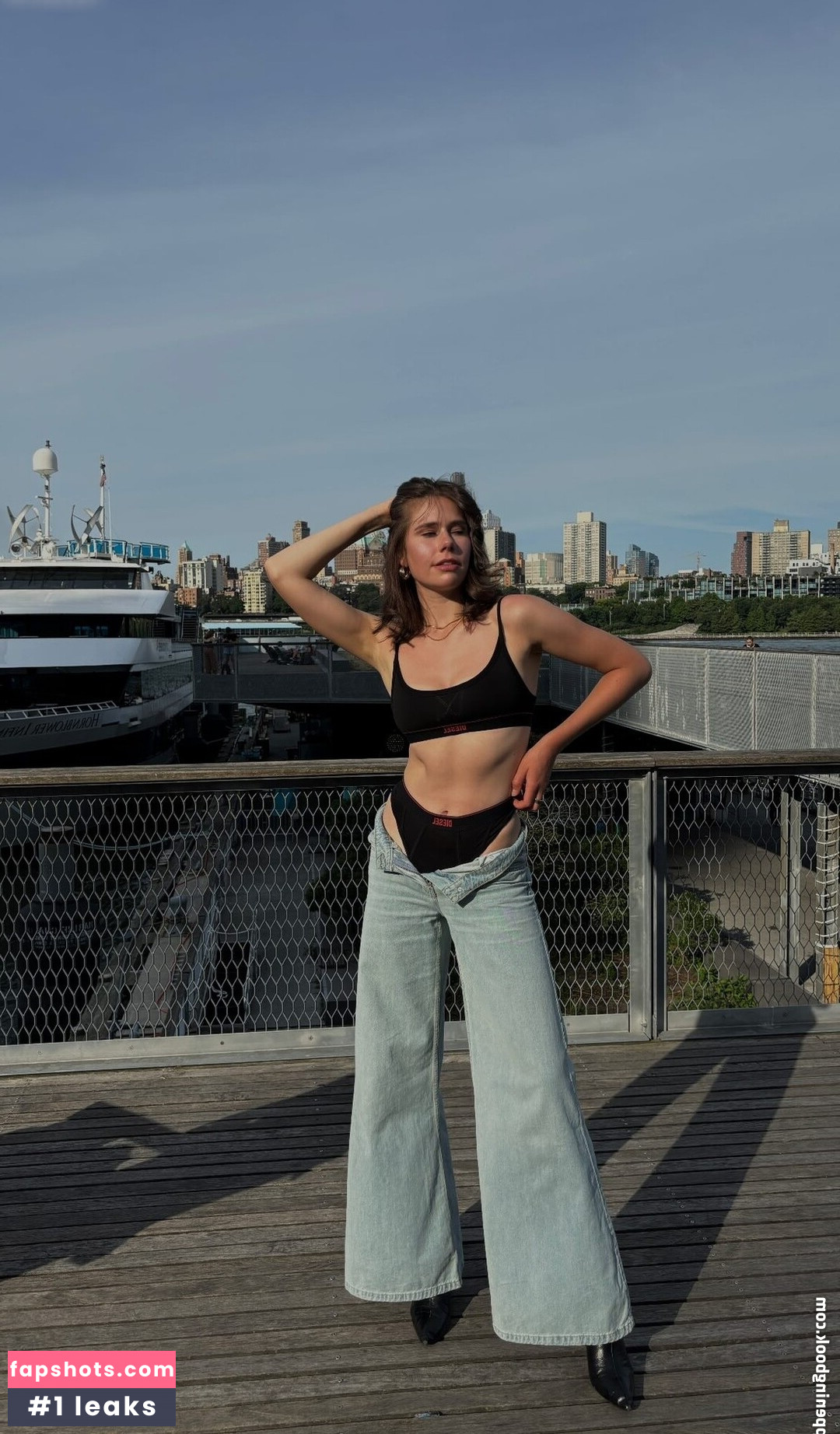 Anna Corinna Samek gallery photo #8