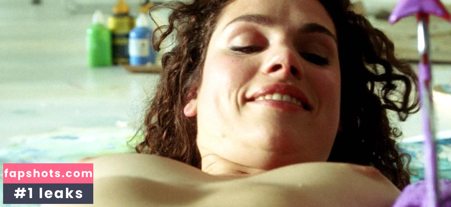 Anna Drijver gallery photo #16