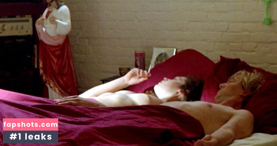 Anna Drijver gallery photo #20