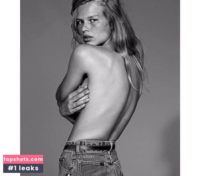 Anna Ewers gallery photo #17