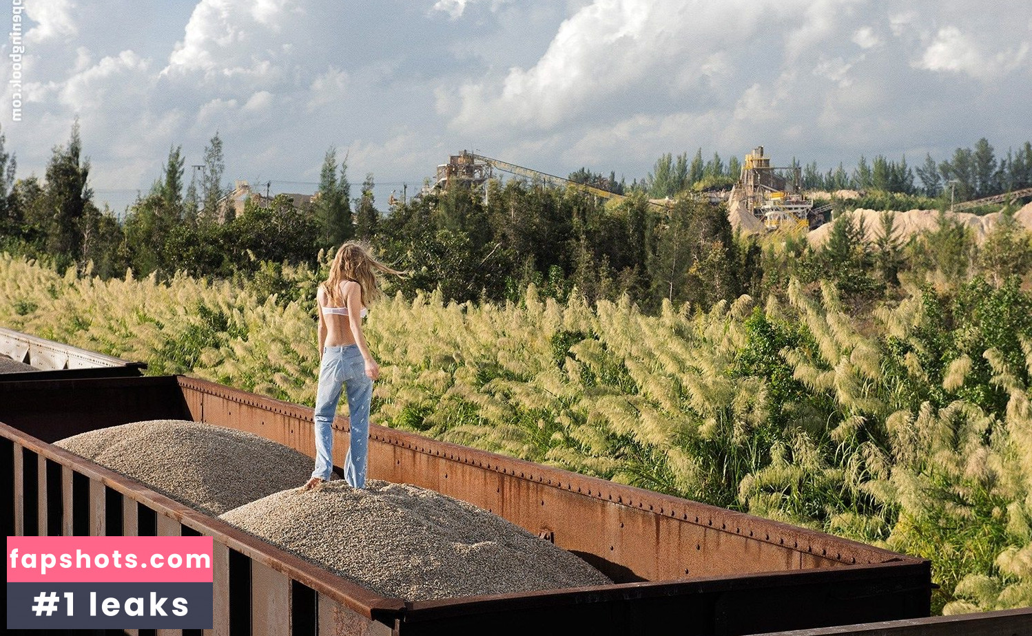 Anna Ewers gallery photo #20