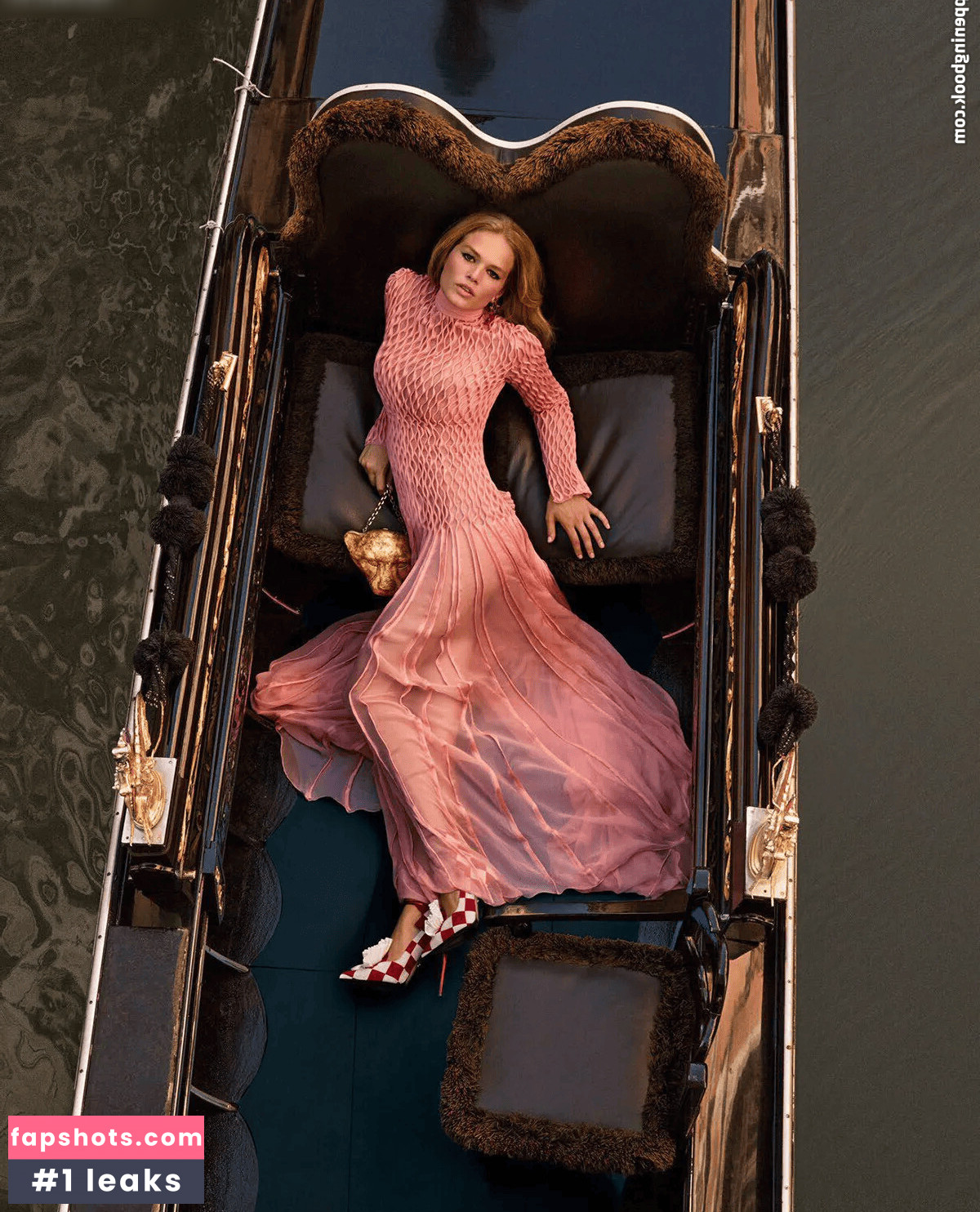 Anna Ewers gallery photo #3