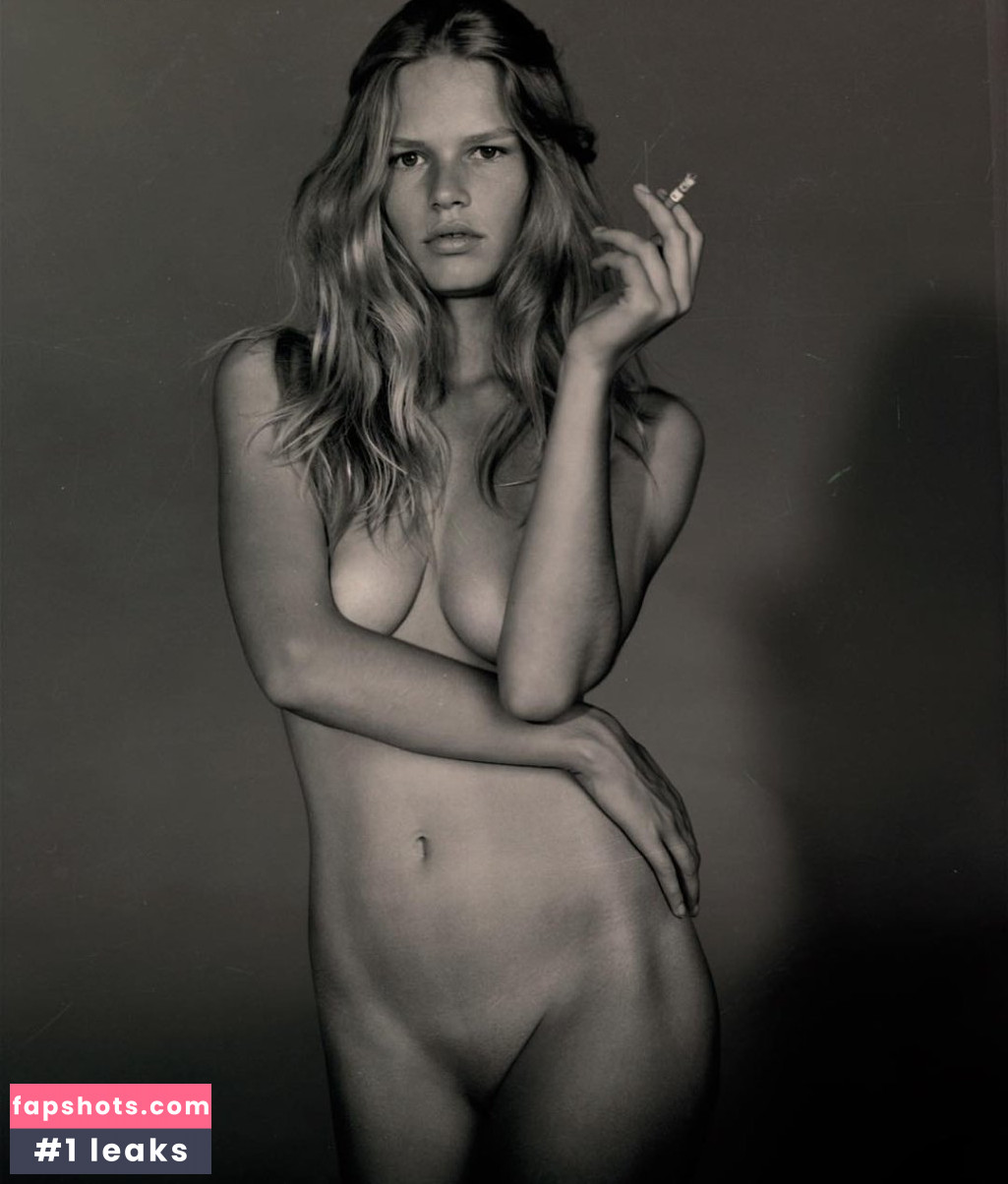 Anna Ewers gallery photo #25