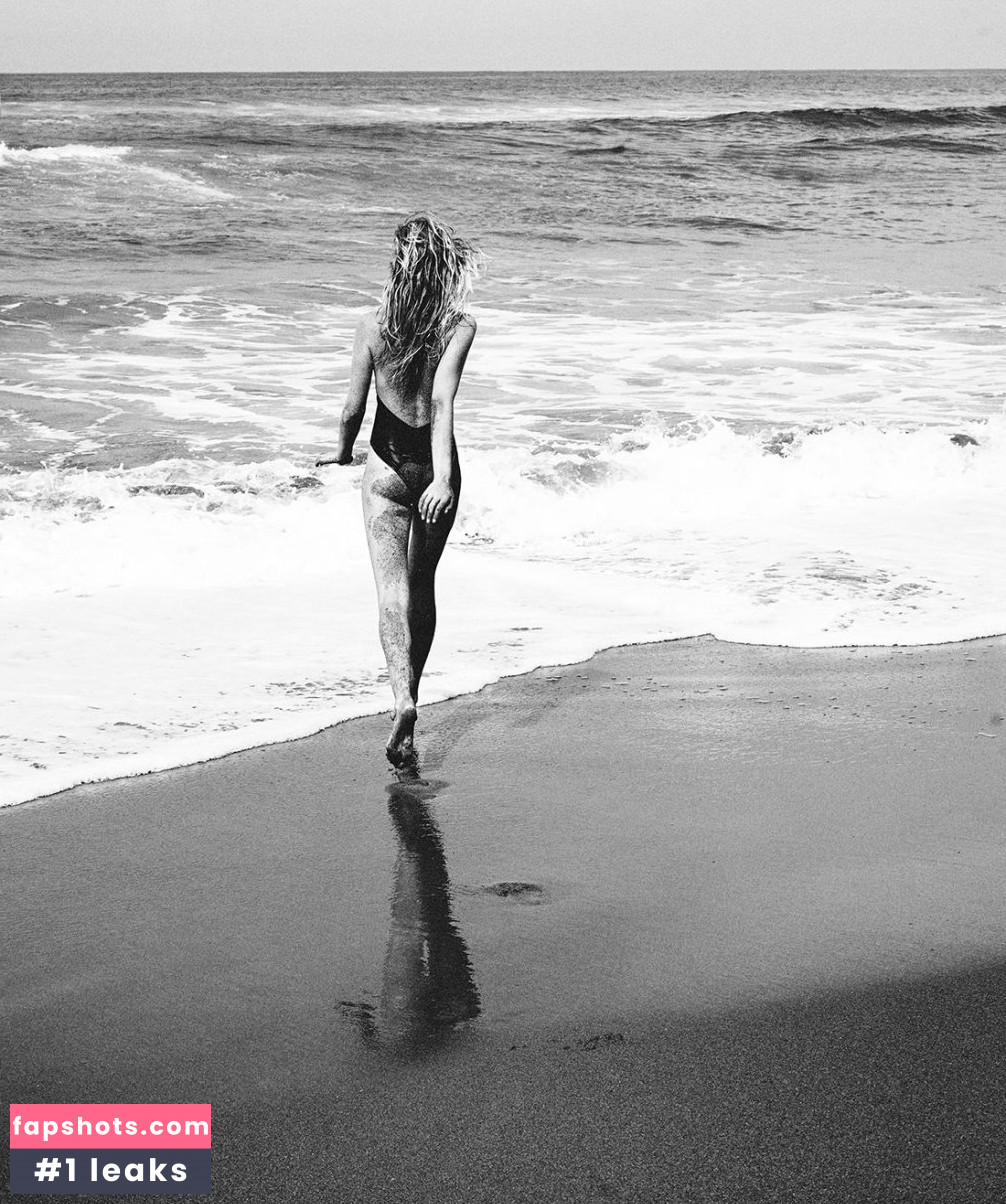 Anna Ewers gallery photo #26