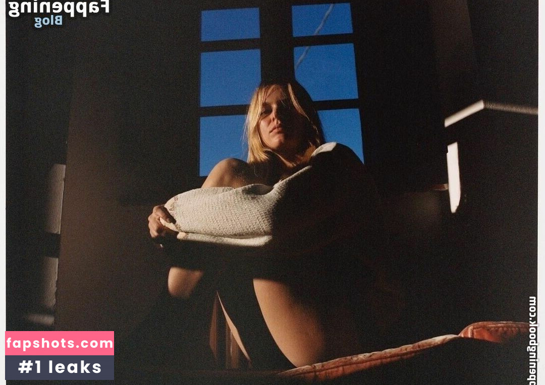 Anna Ewers gallery photo #9