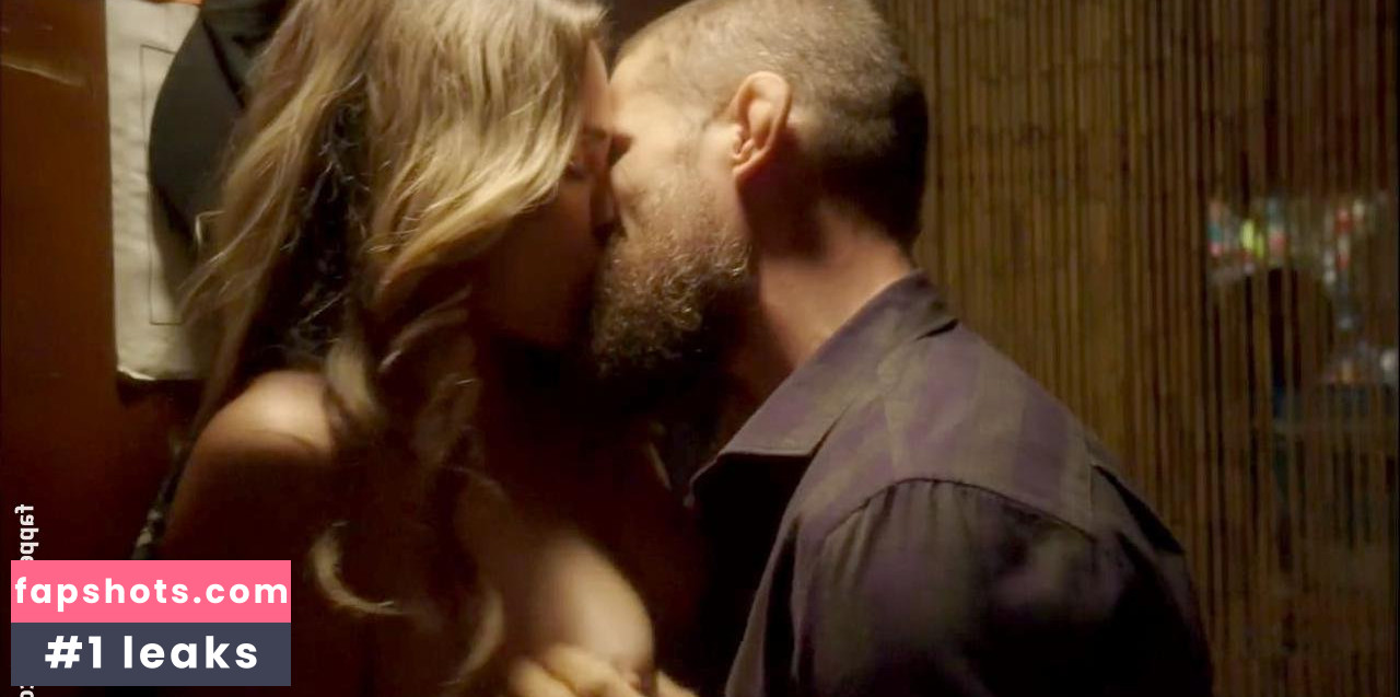 Anna Hutchison gallery photo #25