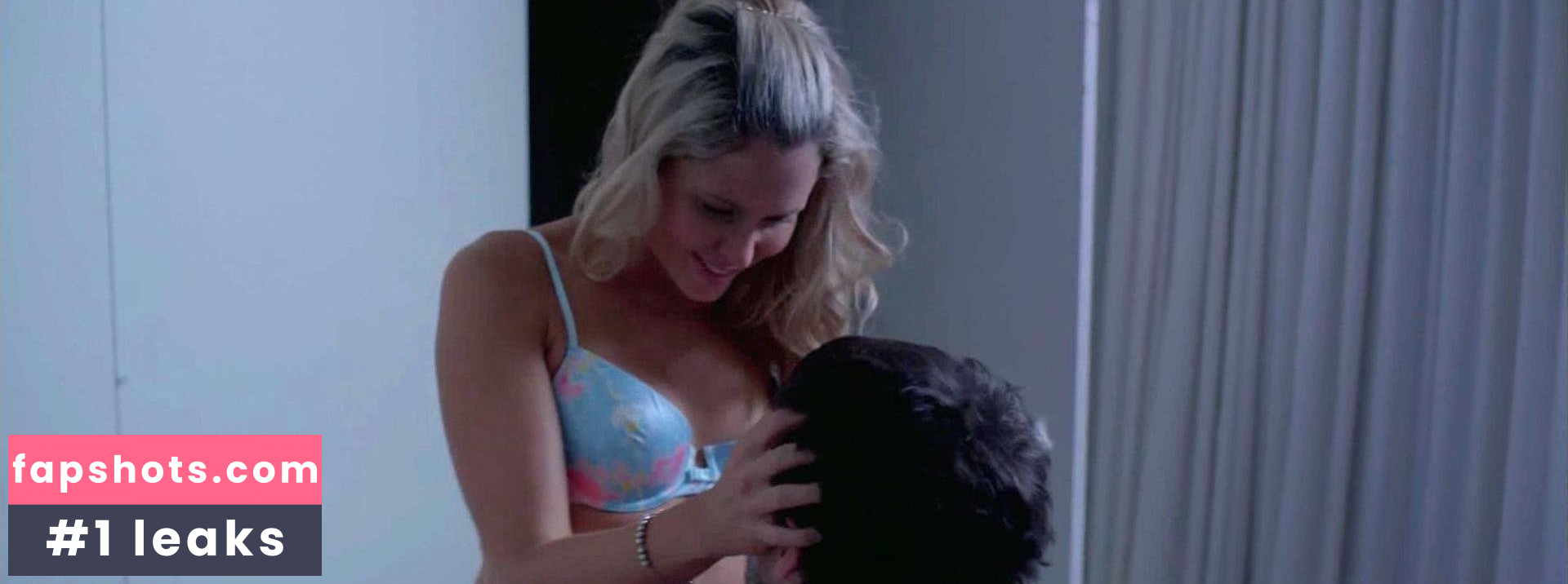 Anna Hutchison gallery photo #31