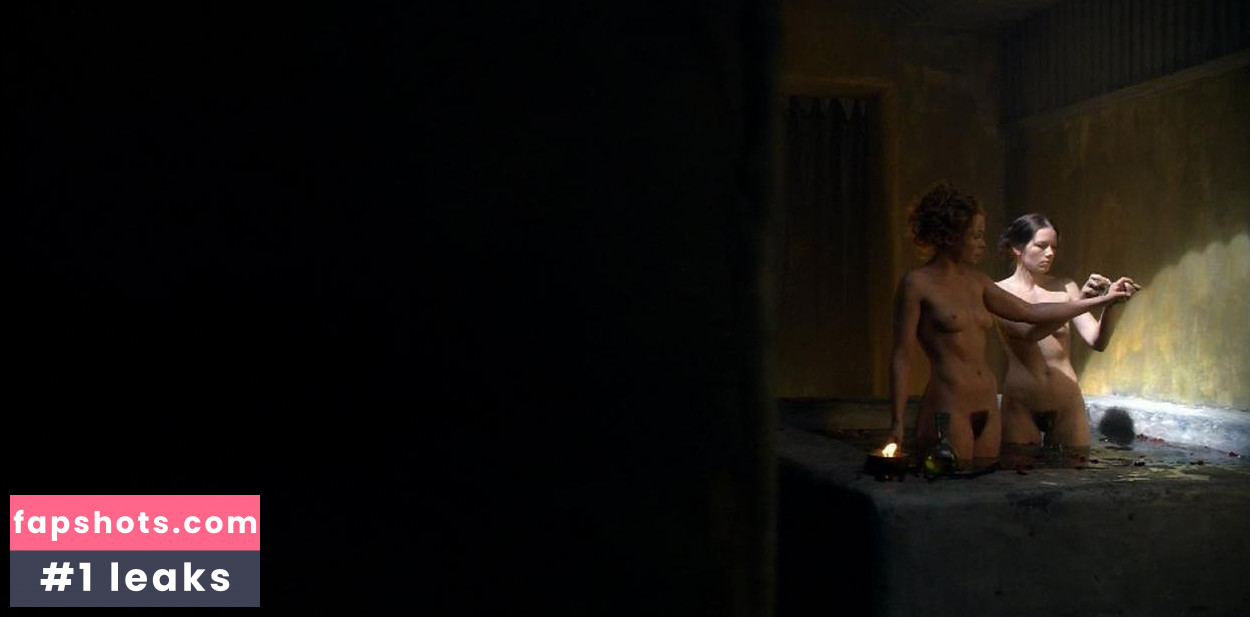 Anna Hutchison gallery photo #32