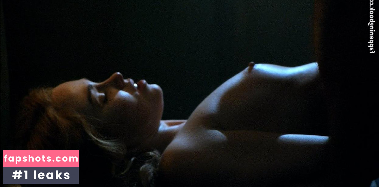 Anna Hutchison gallery photo #34