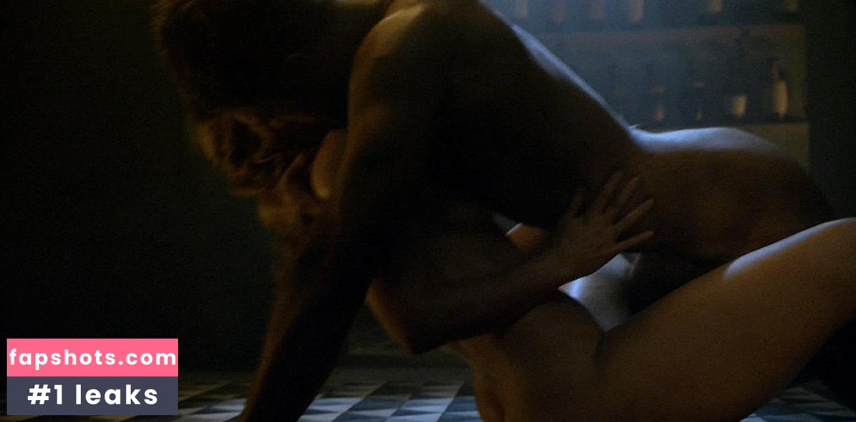 Anna Hutchison gallery photo #41