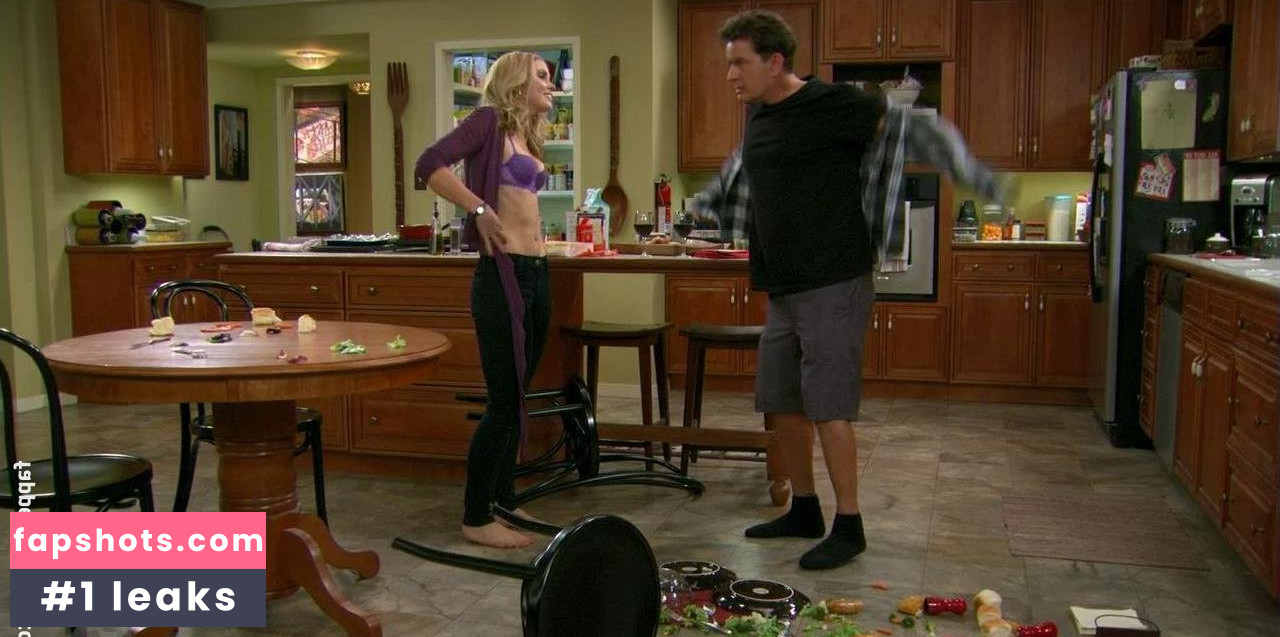 Anna Hutchison gallery photo #56