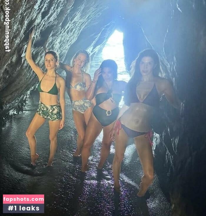 Anna Kendrick gallery photo #9