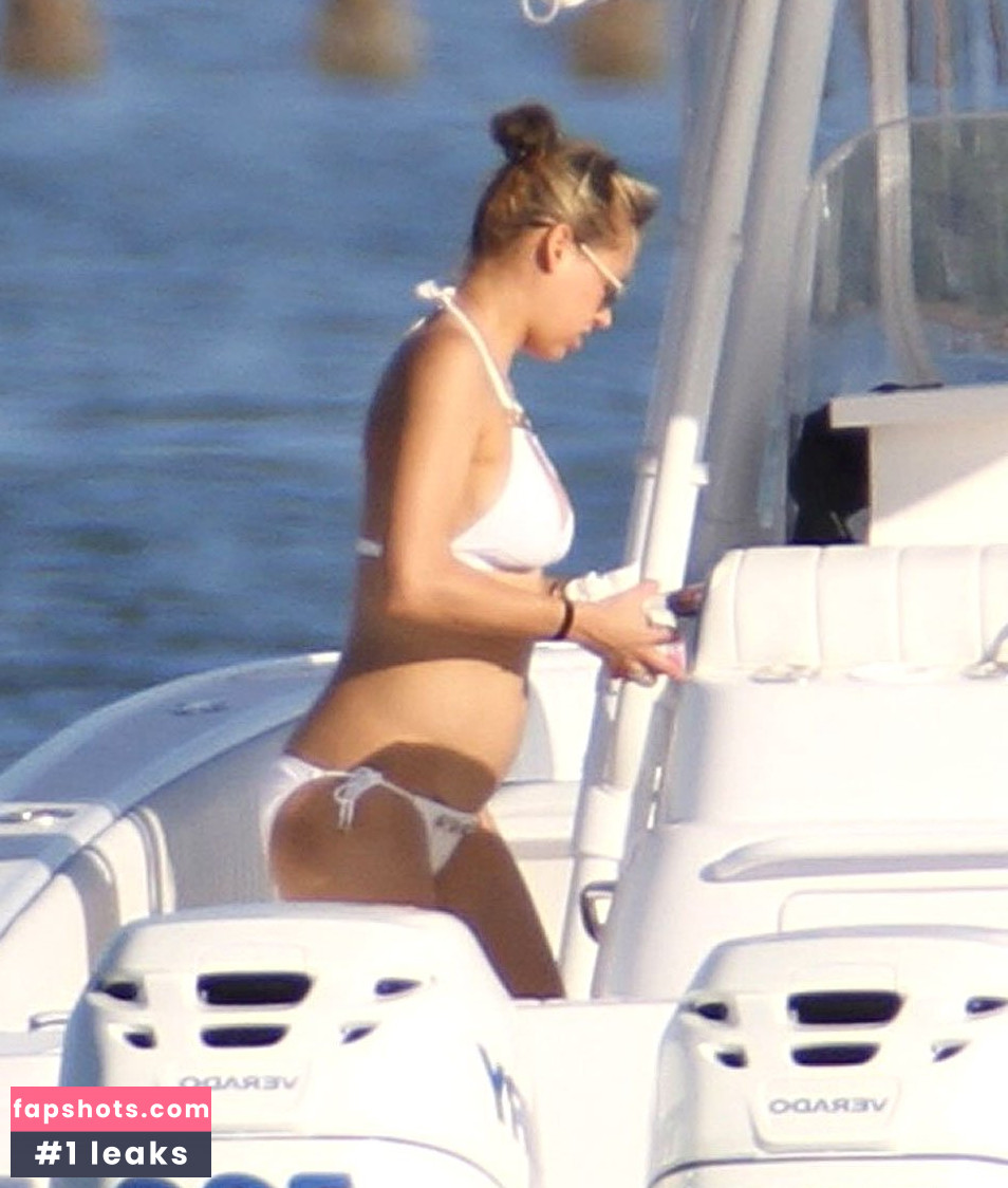 Anna Kournikova Nude Leaks OnlyFans Photos #402 - Fapshots