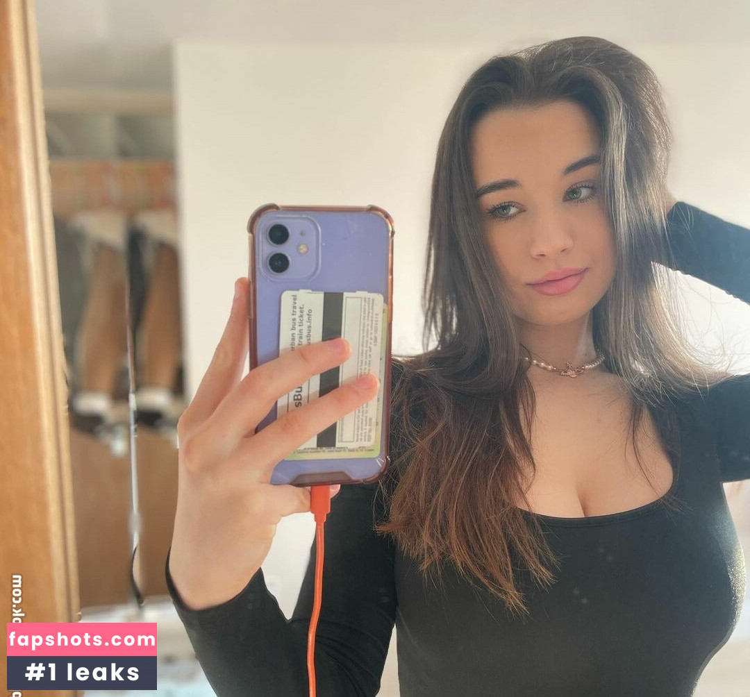 Anna Langley gallery photo #28