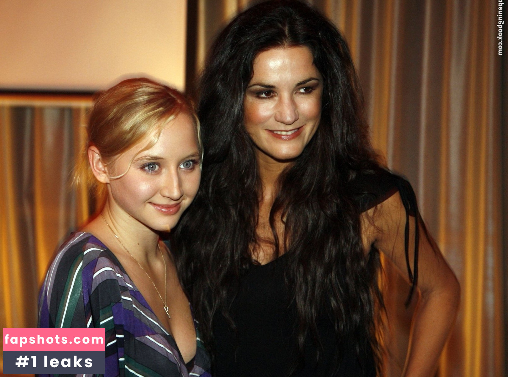 Anna Maria Muehe gallery photo #8