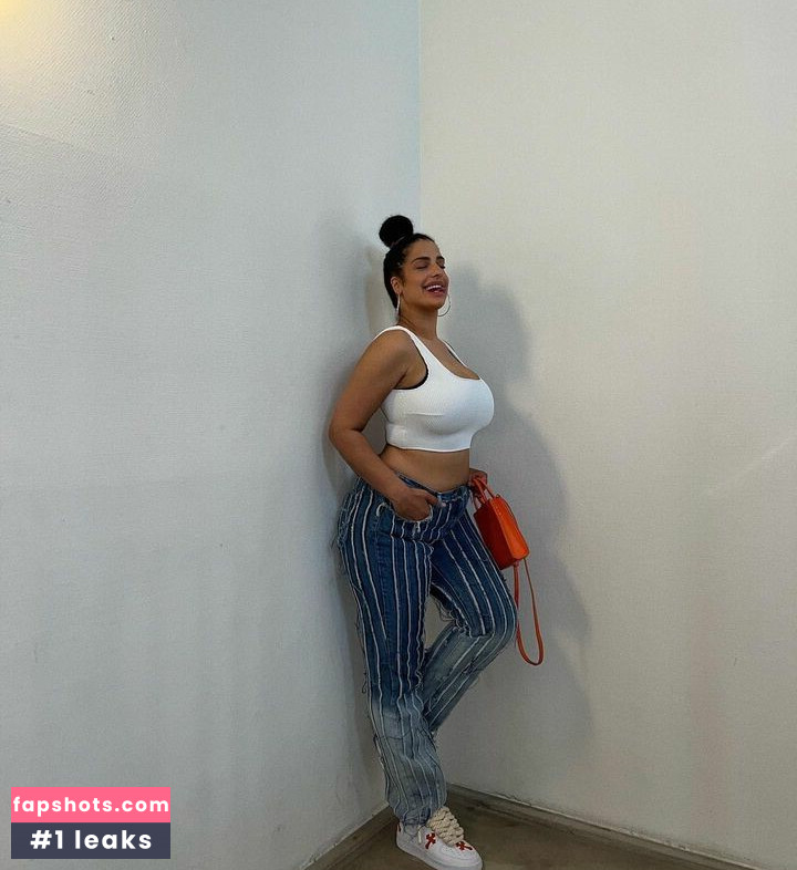 Anna-Maria gallery photo #21