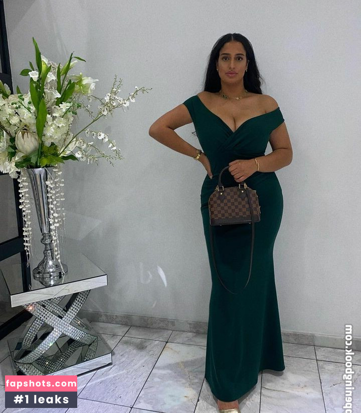 Anna-Maria gallery photo #9