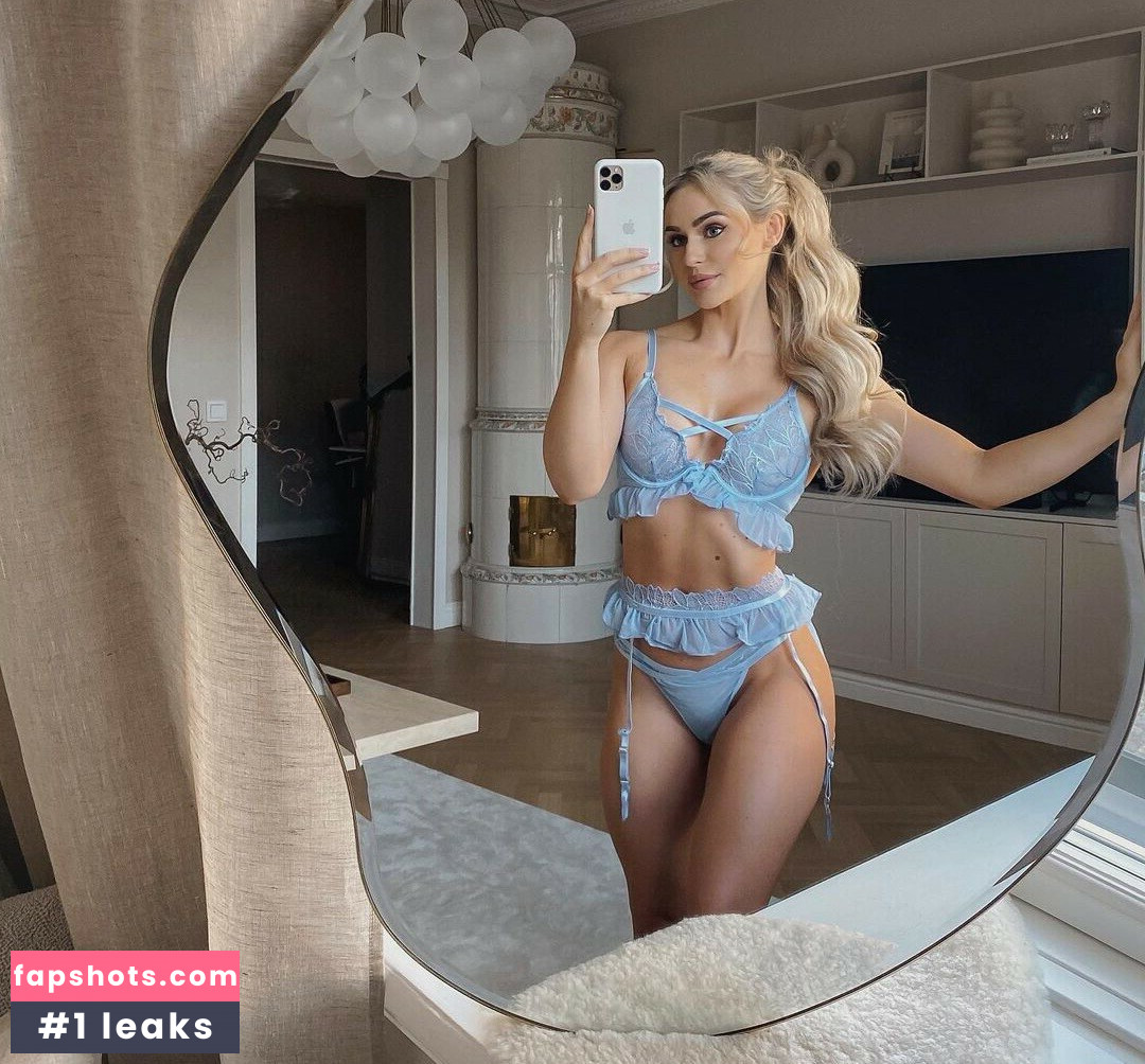 Anna Nystrom gallery photo #32