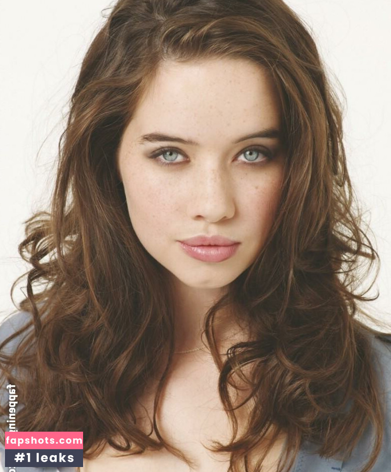 Anna Popplewell gallery photo #12