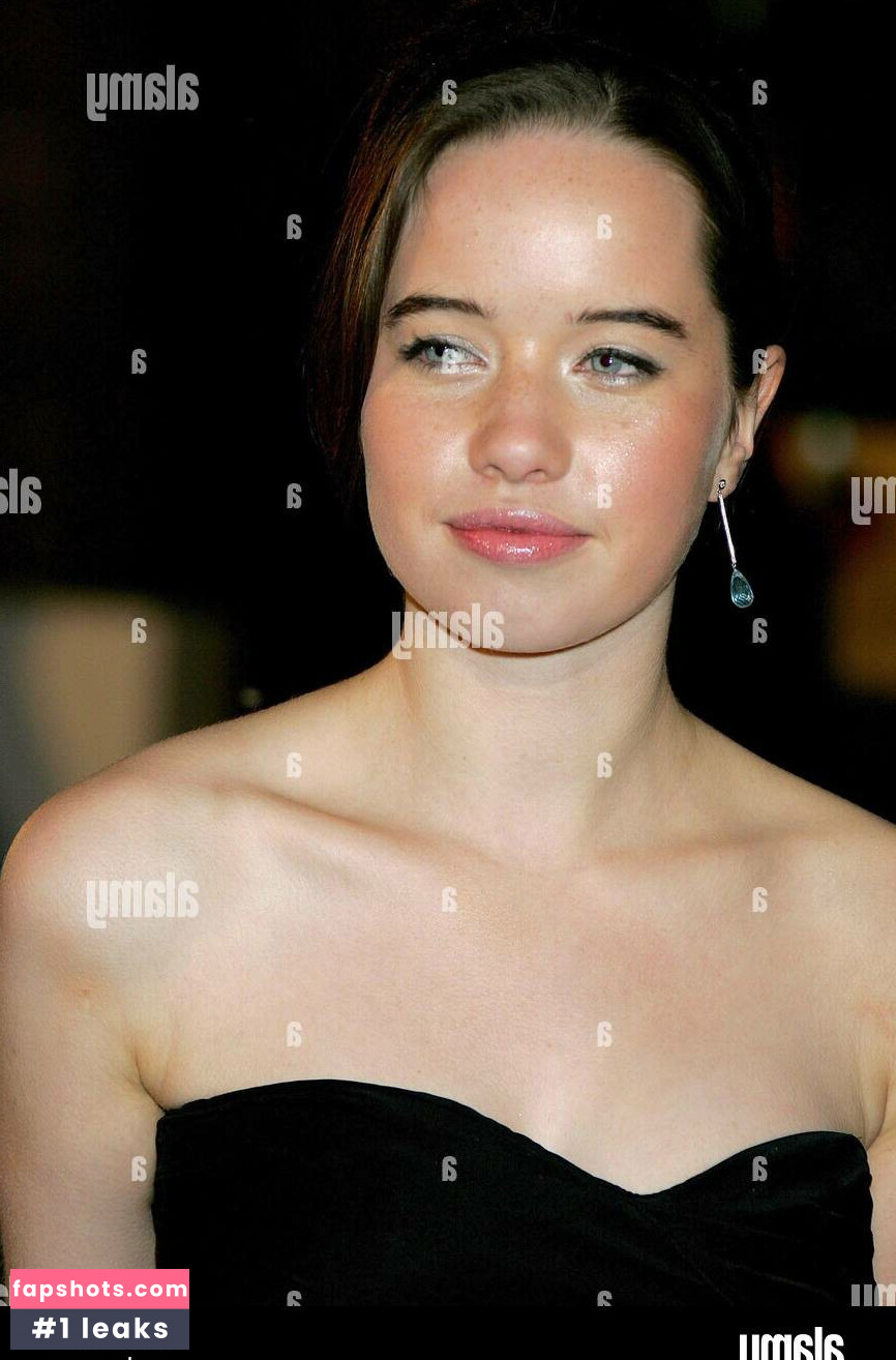 Anna Popplewell gallery photo #7