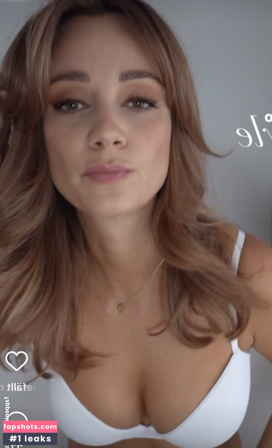 Anna Rossow gallery photo #15