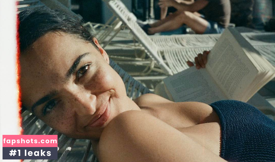 Anna Shaffer gallery photo #34