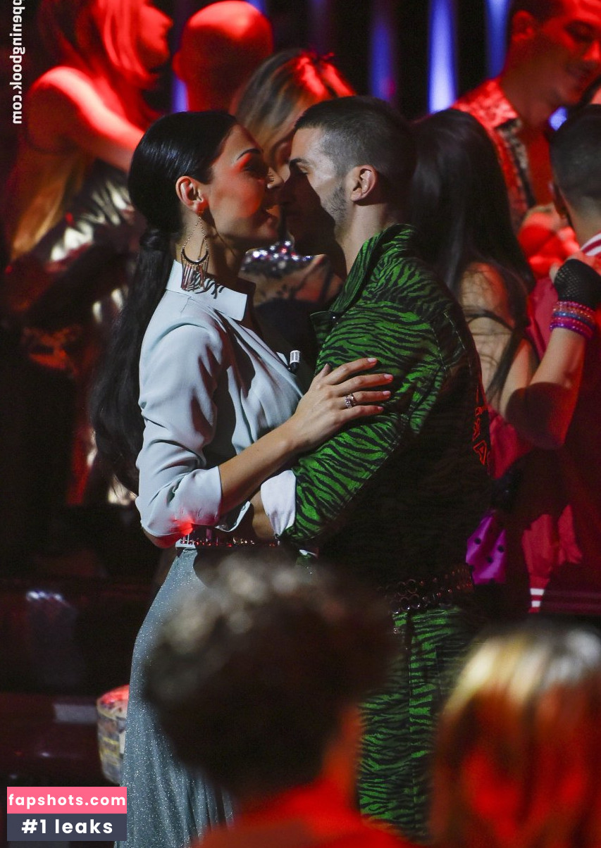 Anna Tatangelo gallery photo #35