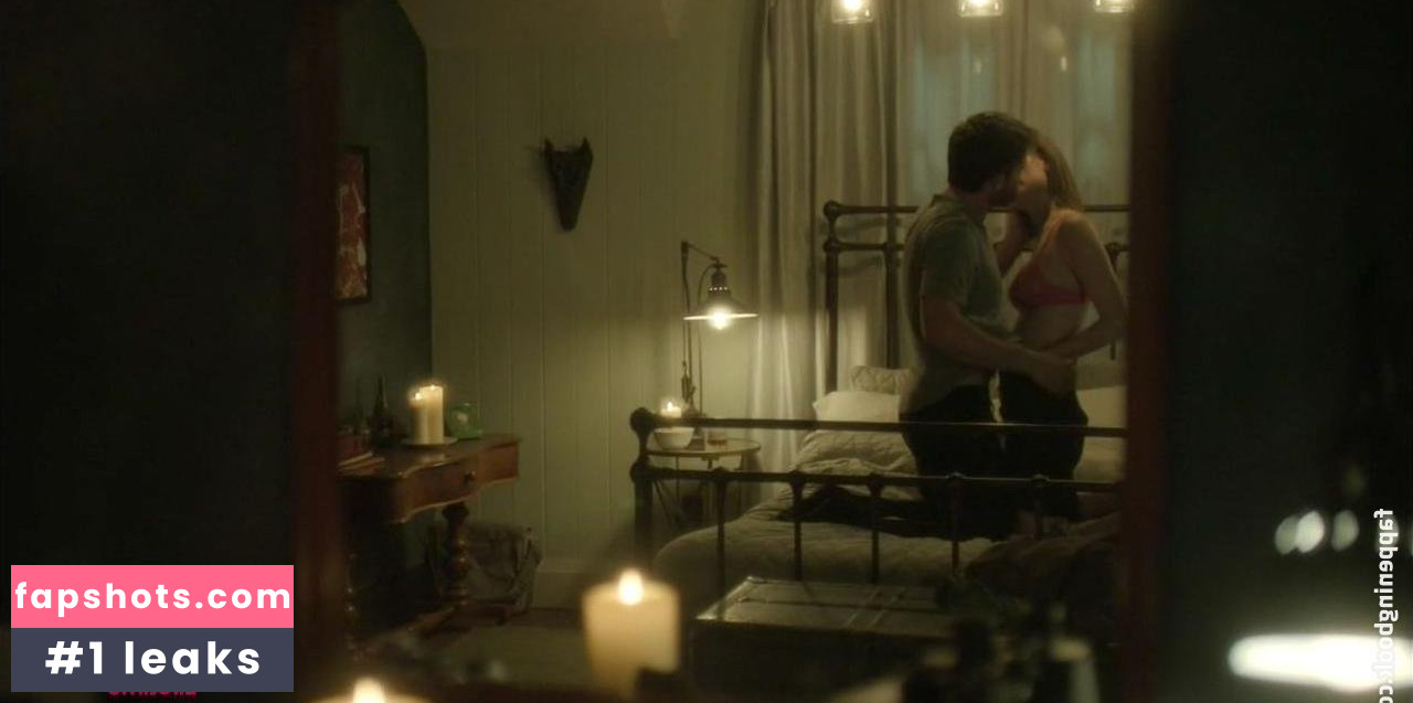 Anna Van Hooft gallery photo #2