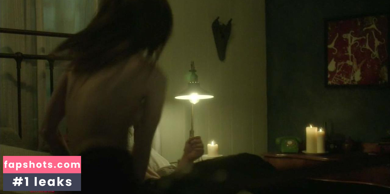 Anna Van Hooft gallery photo #4