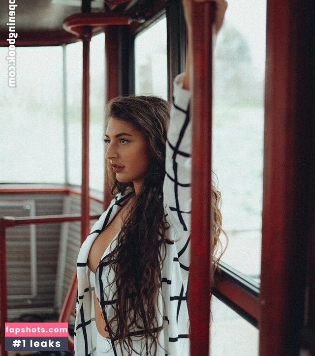 Anna Victoria Binnebößel gallery photo #13