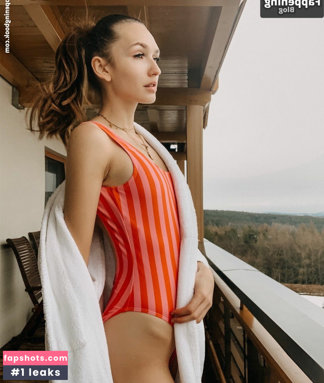 Anna Wilken gallery photo #3