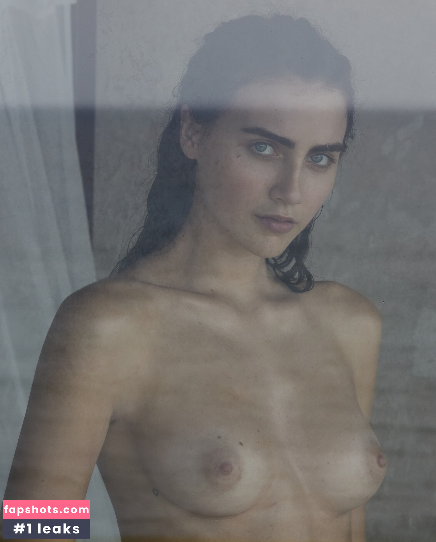 Anna Wolf gallery photo #6