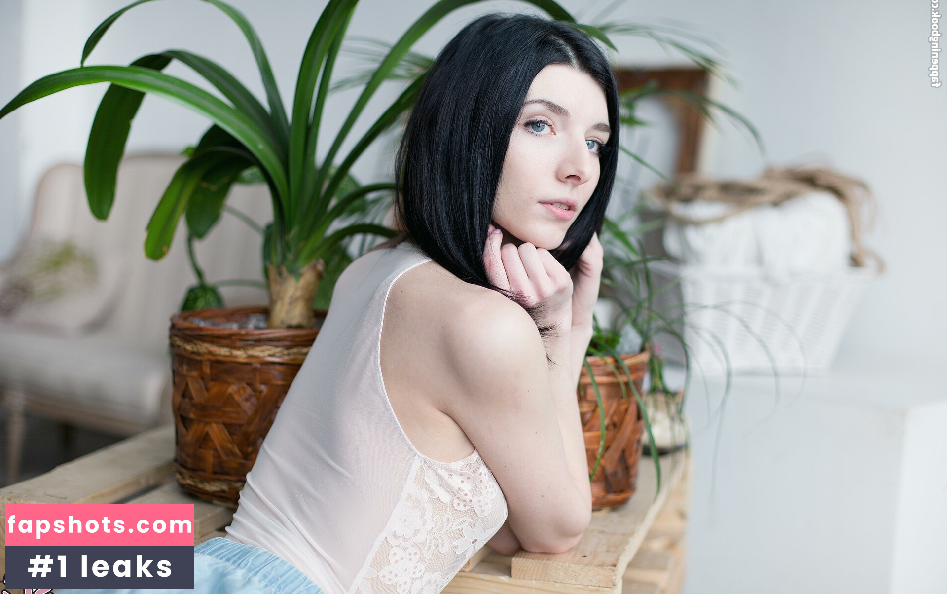 Annahyde gallery photo #33