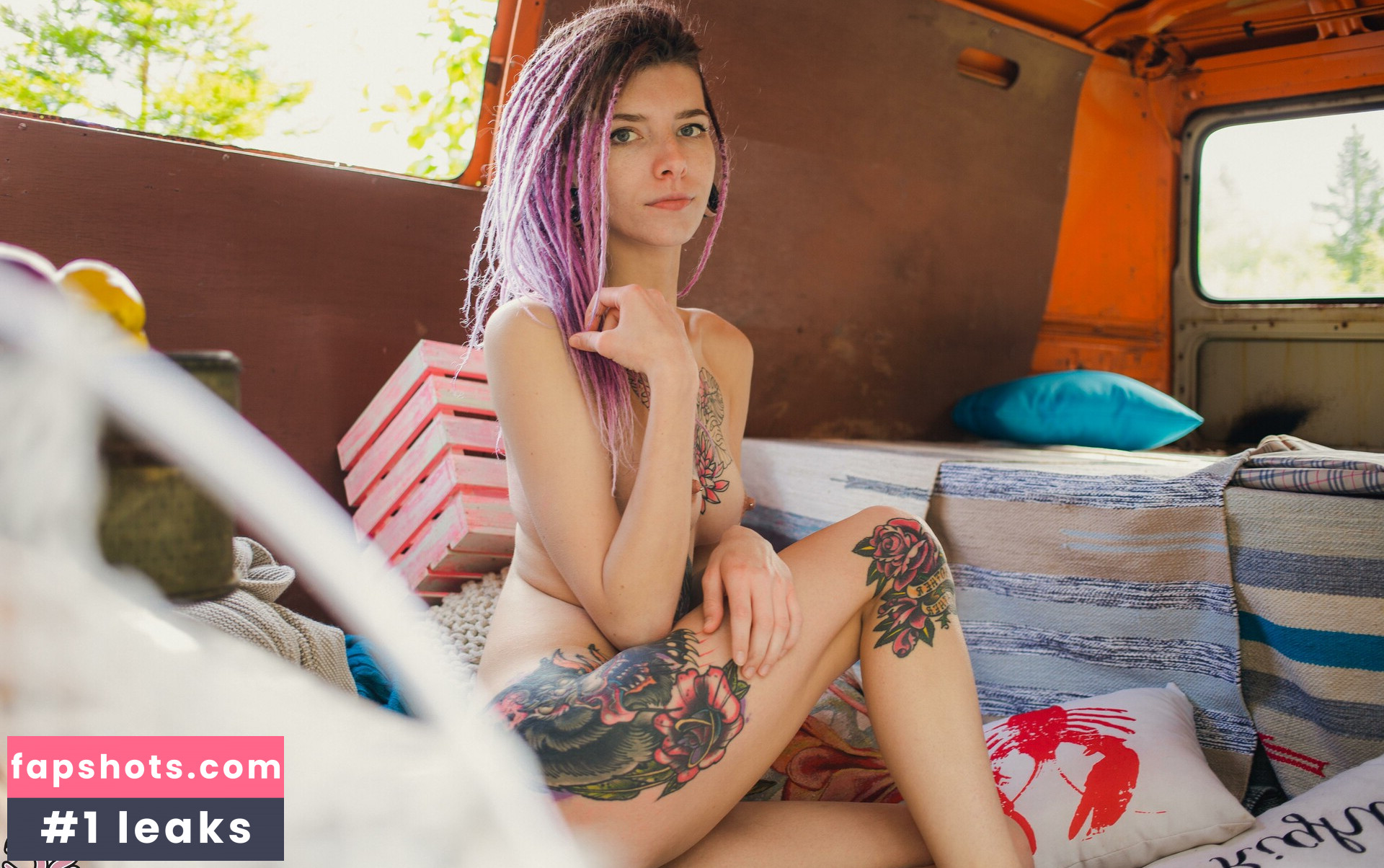 Annahyde gallery photo #8