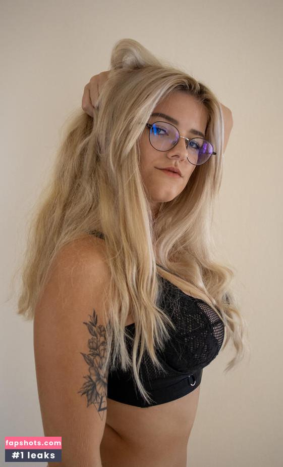 AnnaTravels gallery photo #4