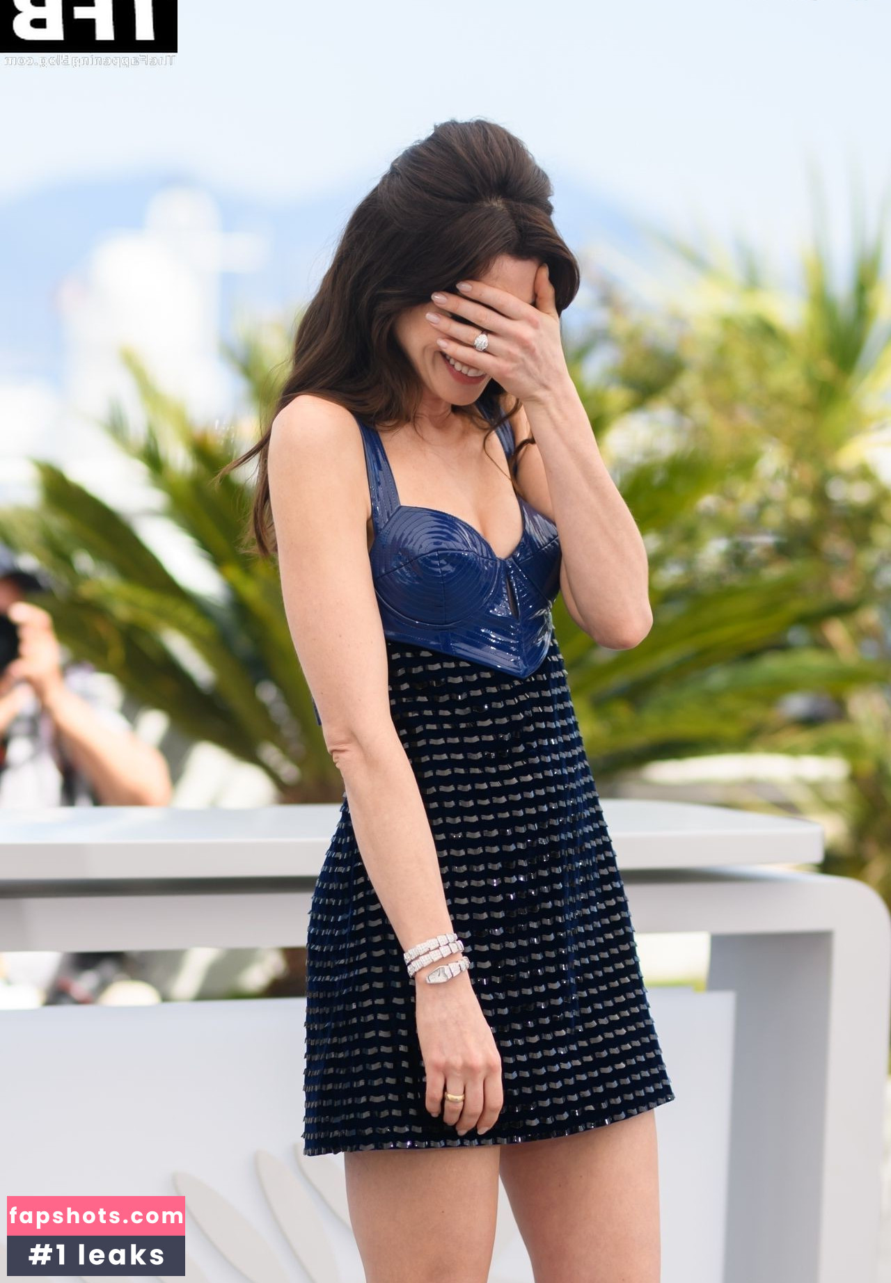 Anne Hathaway gallery photo #1030