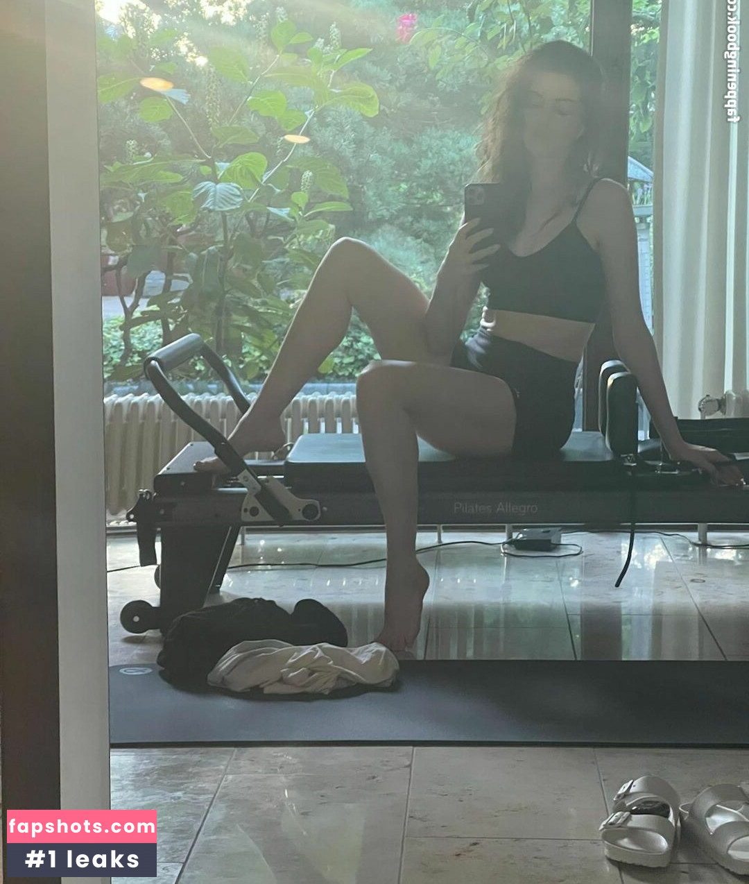 Anne Hathaway gallery photo #109