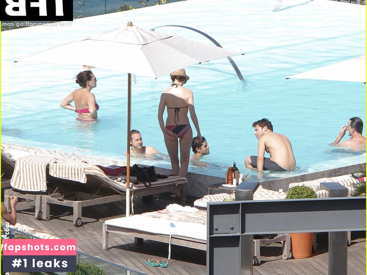 Anne Hathaway gallery photo #1298