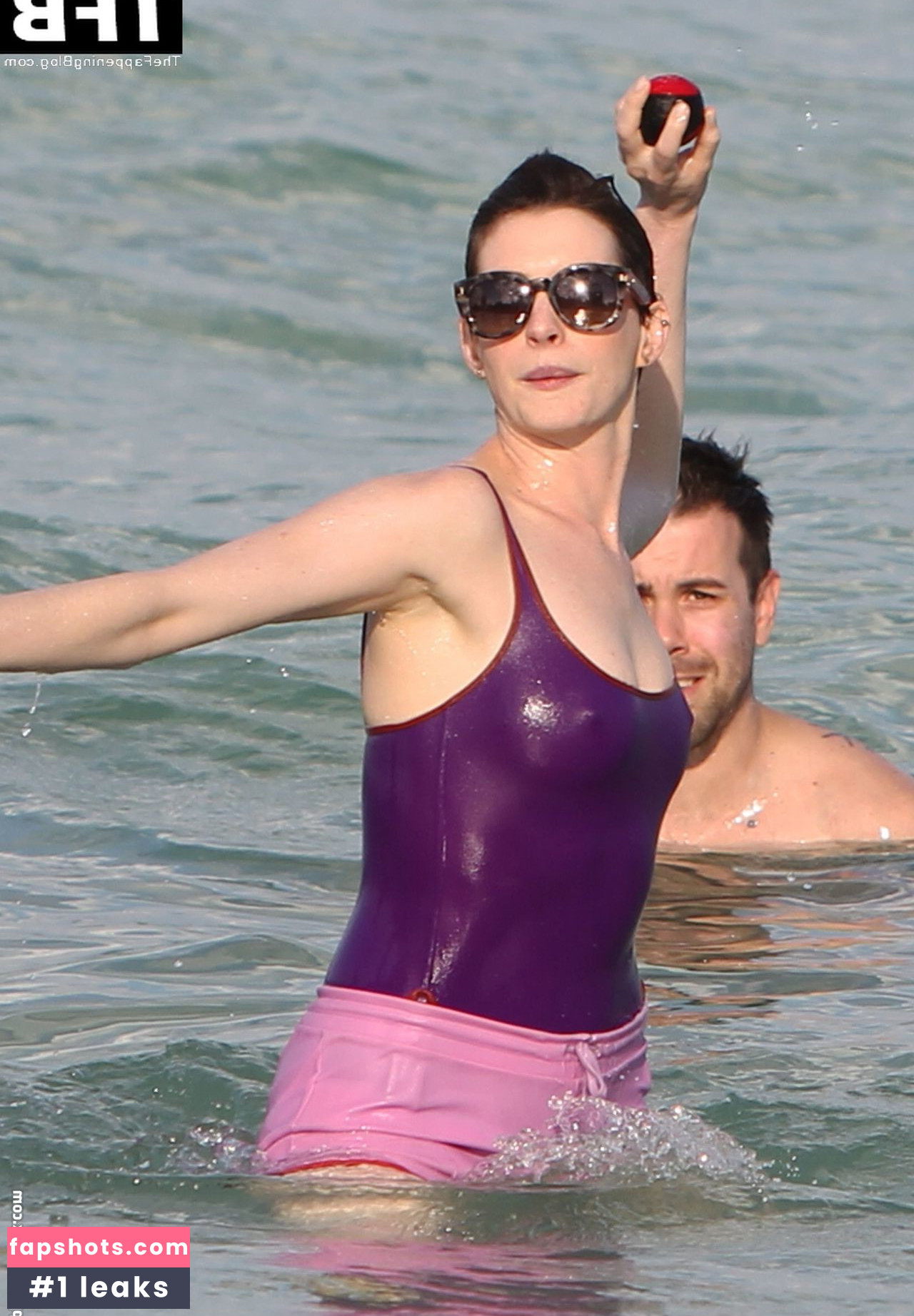 Anne Hathaway gallery photo #1355