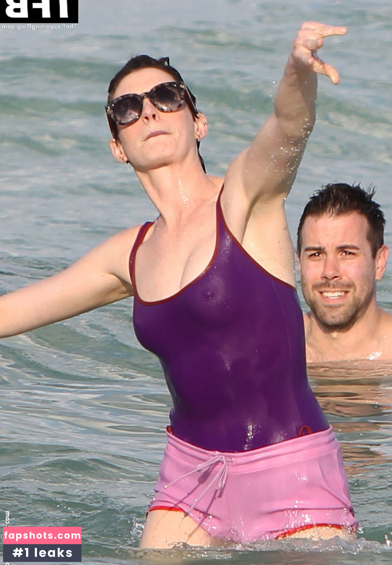 Anne Hathaway gallery photo #1411