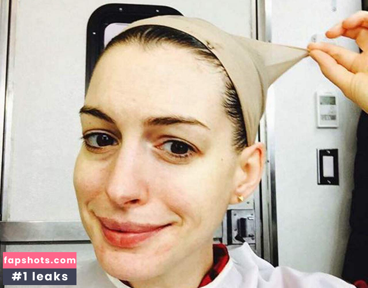 Anne Hathaway gallery photo #1554