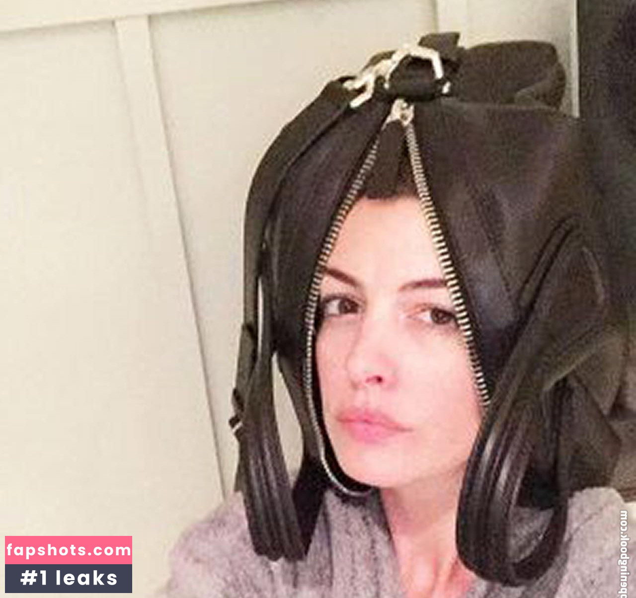 Anne Hathaway gallery photo #1555