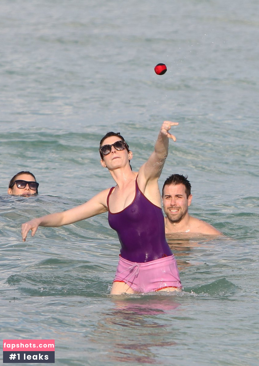 Anne Hathaway gallery photo #1920